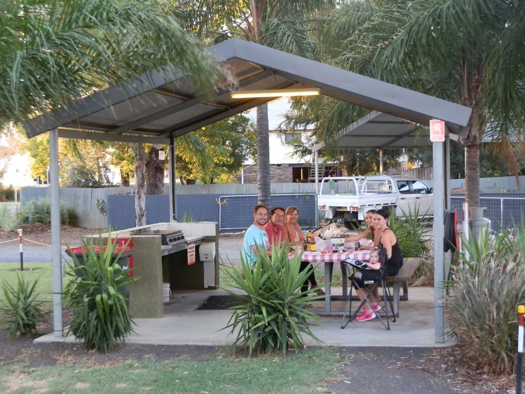 Narrabri Motel And Caravan Park Экстерьер фото