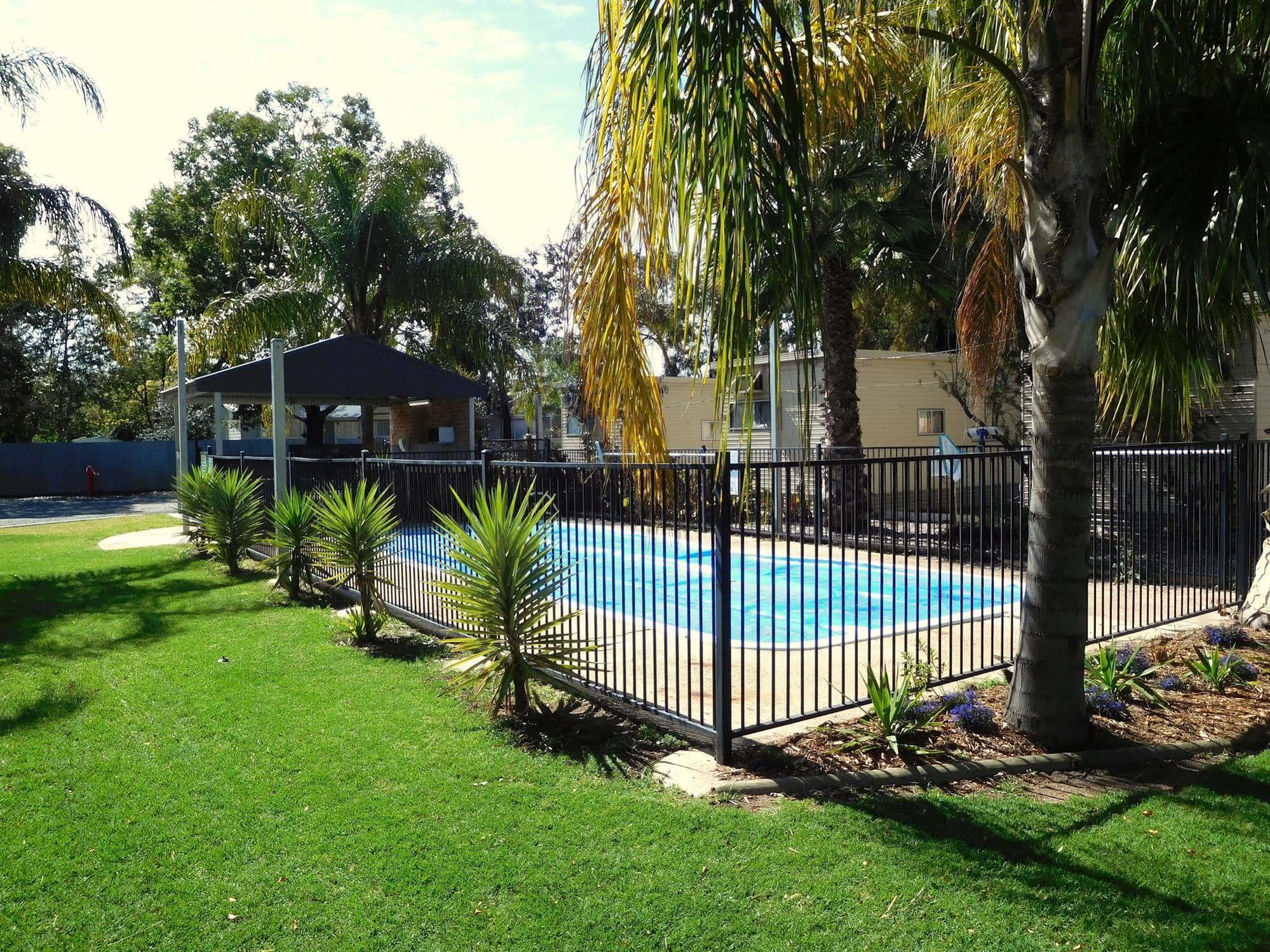 Narrabri Motel And Caravan Park Экстерьер фото